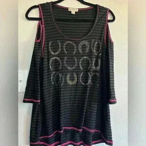 Live and let live woman’s blouse